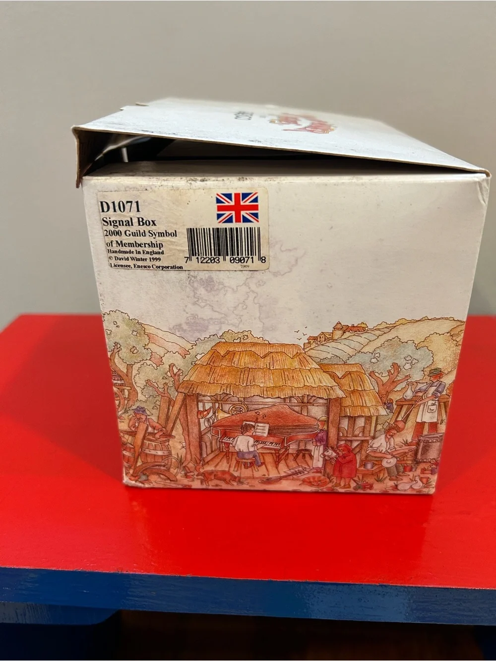 David Winter Cottages The Signal Box 2000 Guild Symbol of Membership D1071 Boxed